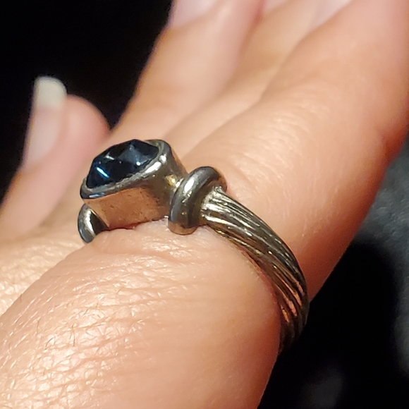 Blue Stone ring with two toned shank - Picture 12 of 14